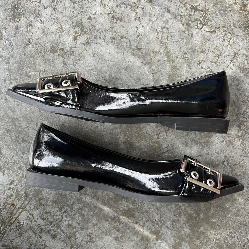 Forever Link Black Patent Pointed Toe Buckle Flats Grommet Hardware Edgy 7.5 - Picture 3 of 8
